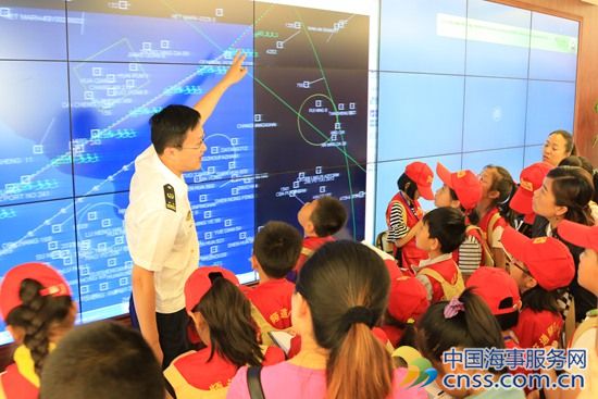 沧州海事局迎来数名小记者 亲身体验海事工作