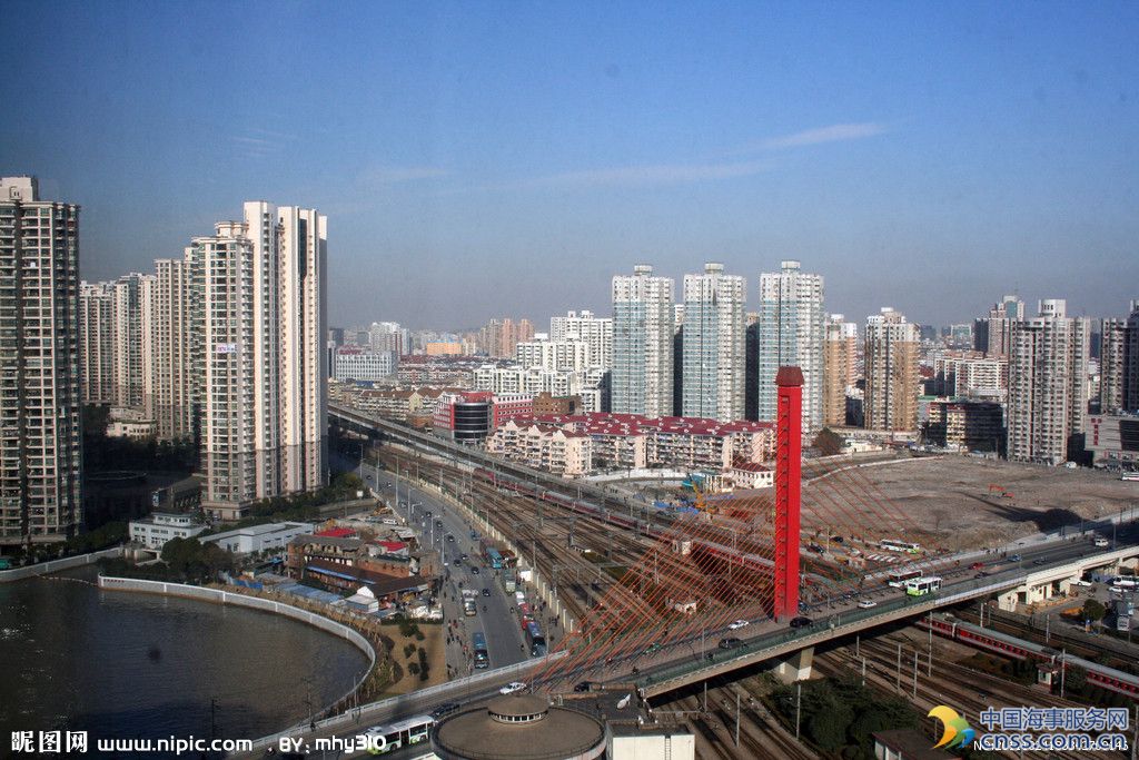 五问上海中环受损事故：超载货车咋跑上高架？