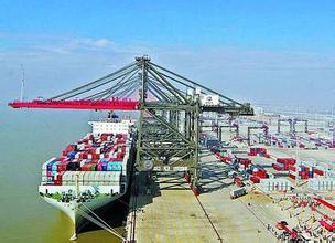 浙江首个高压岸电项目投用 大船停港可用电