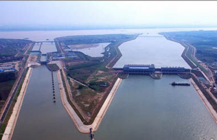 江汉运河首次通行煤炭货船通航货物品种已达38种