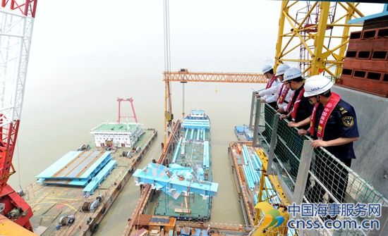 南通海事局给沪通大桥施工水域做“体检”
