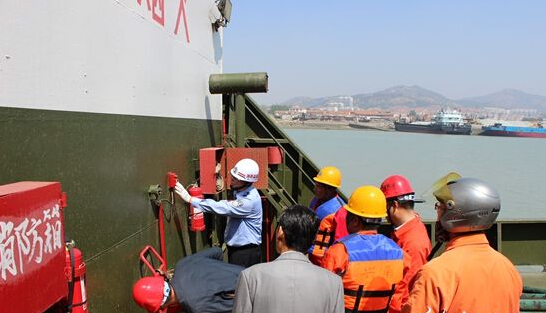 日照港公安局开展污油回收船舶消防专项整治