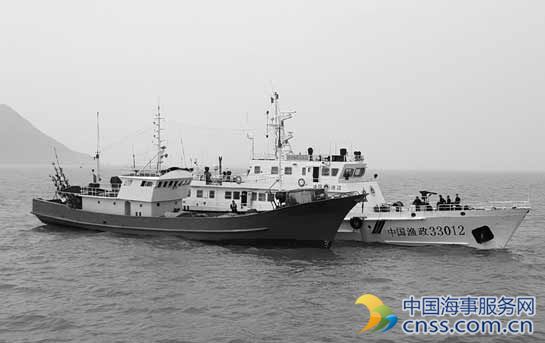 三无渔船海上狂奔 执法人员登船检查被打