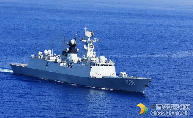 中国湘潭舰护送世界粮食计划署船抵达索马里