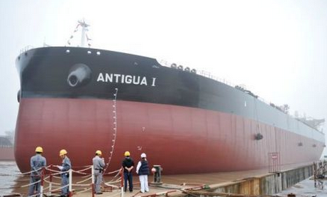 新时代造船两艘158000吨油轮顺利下水