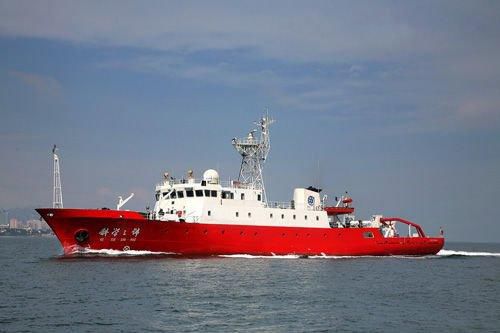 中国调查船驶入日本经济区 投放缆绳状物体