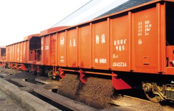 上海铁路局开行首列铁水联运集装箱铁矿石专列