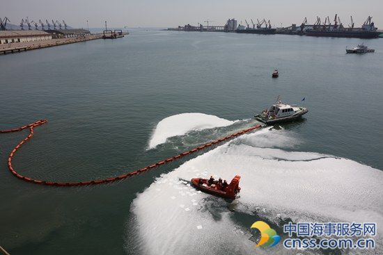 山东烟台举行大型客滚船溢油应急联合演习