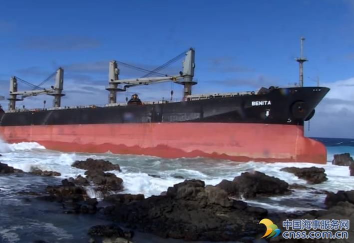 Bulker Grounds in Mauritius after a Fight between Sailors