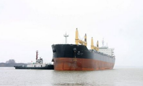 口岸船舶5.55万吨杂货船试航凯旋