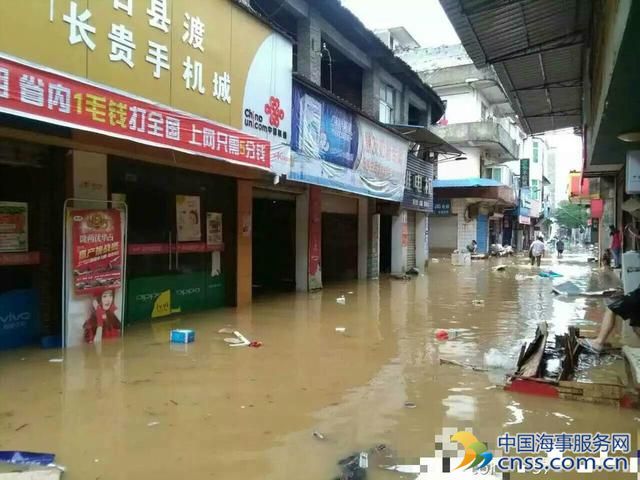 强降雨袭击 江西鄱阳河堤溃口转移1.3万人