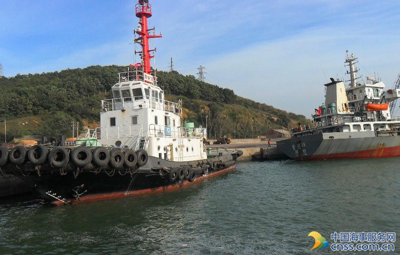 衡阳首艘集装箱货轮从松木港起航