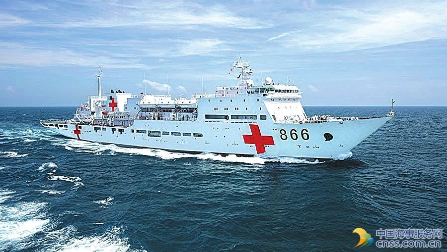 和平方舟医院船舰机协同开展人道主义救援演练