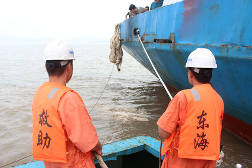 宁波基地成功为地方疏浚船水下解缠