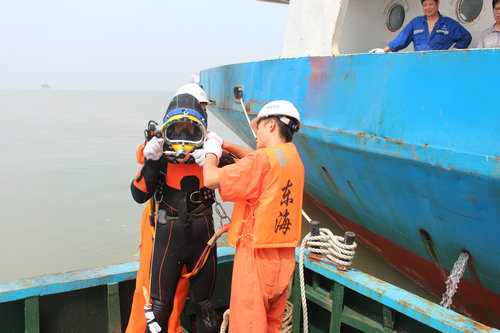 宁波基地成功为地方疏浚船水下解缠