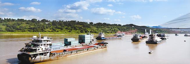 泸州港迎来新伙伴 首批豆粕抵达港口