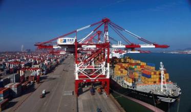 青岛港与中国重汽签战略合作协议
