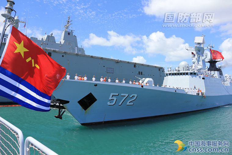 中国海军舰艇编队抵达美国珍珠港