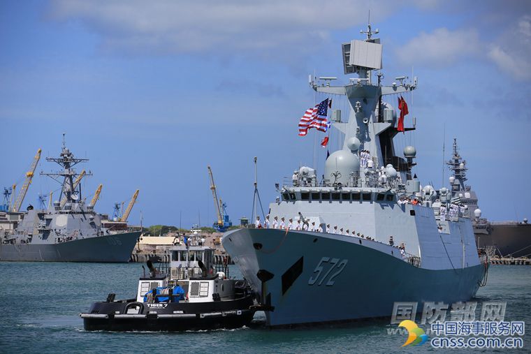 中国海军舰艇编队抵达美国珍珠港