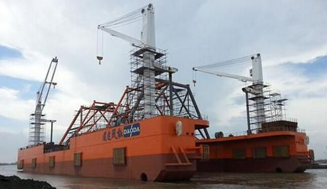 全球首艘一步式海上风机运输安装船在南通下水