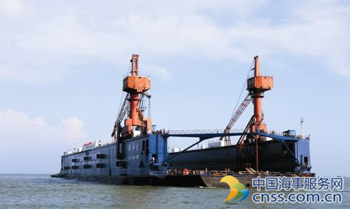 北部湾首艘10万吨级浮船坞落户钦州港