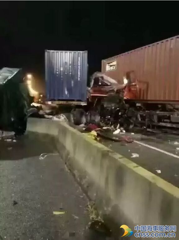 洋山港：多起车祸 集卡车辆严重拥堵达十余公里