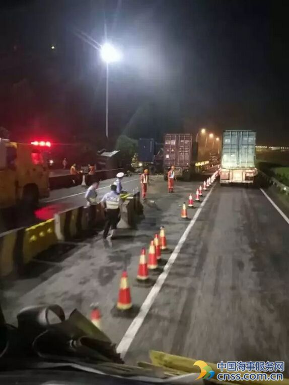 洋山港：多起车祸 集卡车辆严重拥堵达十余公里