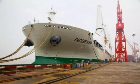 上海船厂又一艘32000吨重吊船出海试航