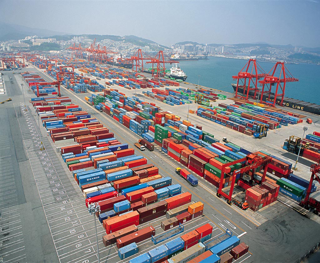 Growth in Manila shipping bucks global slowdown