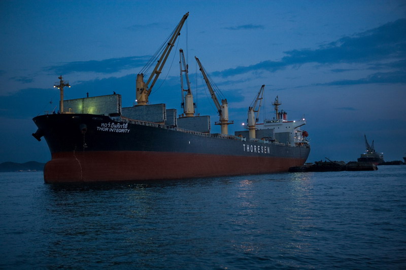 900吨金枪鱼抵达委国苏克雷州港口码头