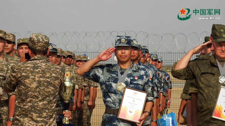 中国地空导弹兵获军事竞赛季军 俄军少将称赞