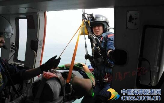 船员海上触电昏迷 直升机紧急出动救助伤员
