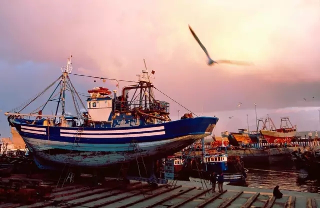 Dock workers in Portsmouth vote for industrial action