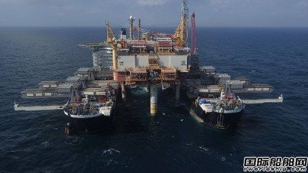 全球最大海工船完成首份平台拆除工作