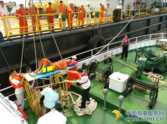 广州海事紧急出动救助伤员传递正能量