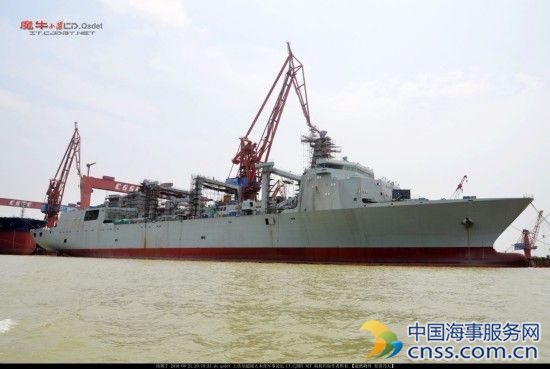 中国建成901型补给舰 可随航母舰队行动