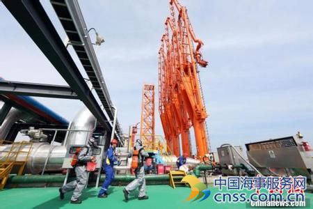 山东烟台开展30万吨原油码头溢油应急演练
