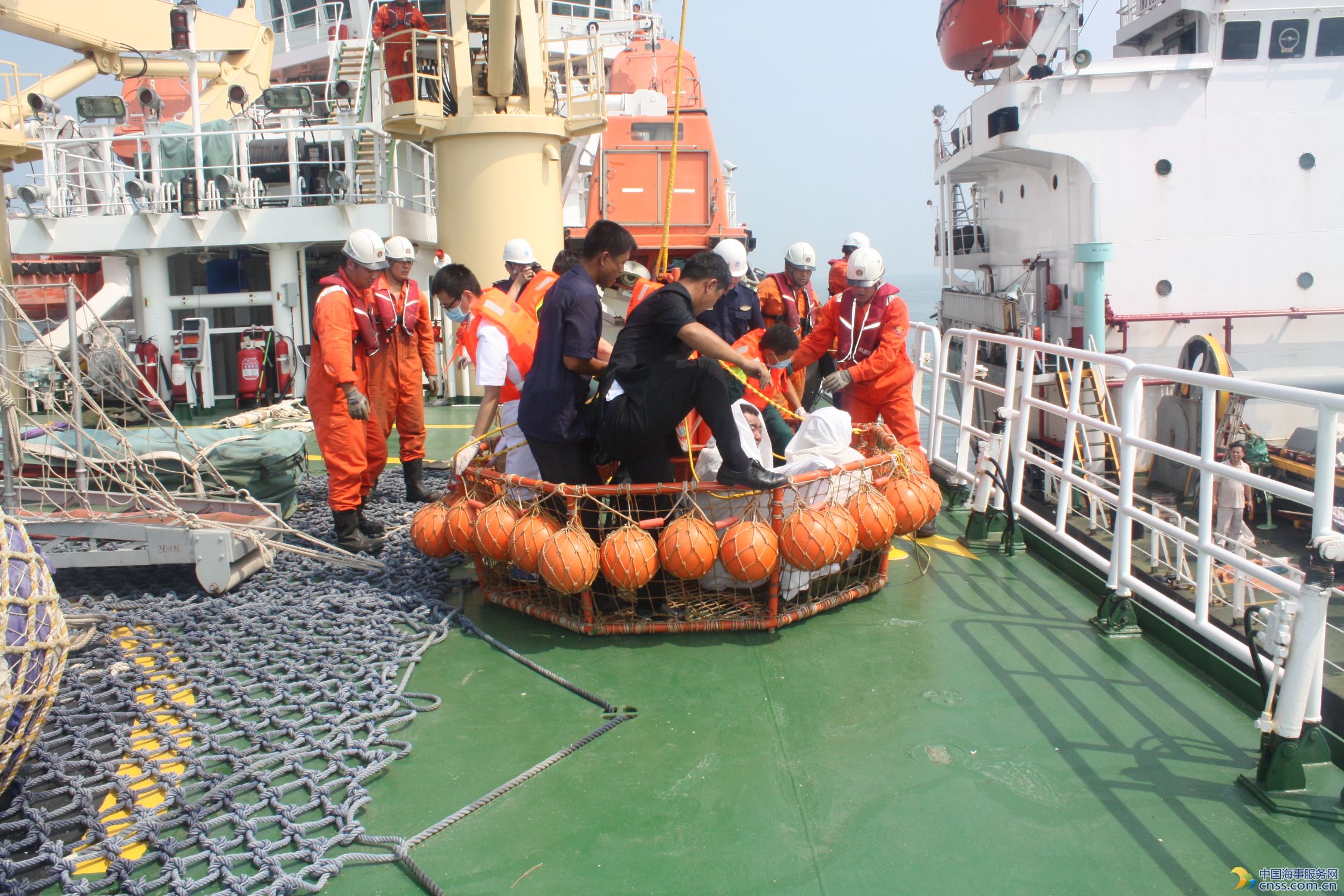“北海救115”轮成功救助坦桑尼亚籍外轮2名受伤船员