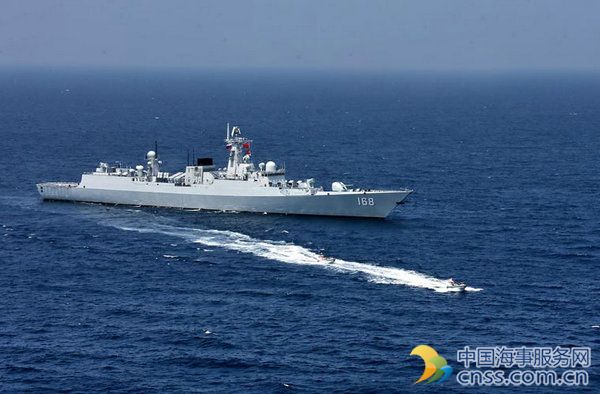 中国海军战舰“心脏”没一点油污 俄舰长惊叹