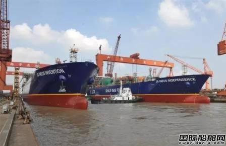 新扬子造船2艘27500立方米LNG船出坞