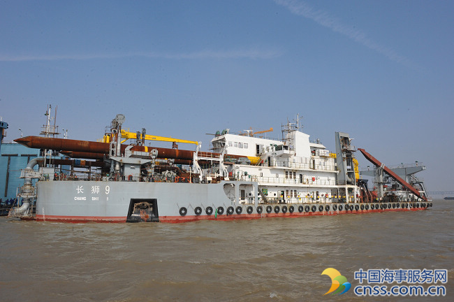 长江航道局第二艘2000方自航绞吸挖泥船下水