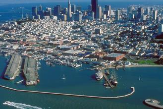 旧金山西海岸港口运营商与码头工人提早合约谈判