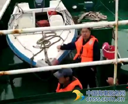 船舱进水，5名船员跳海自救1名年轻船员失联