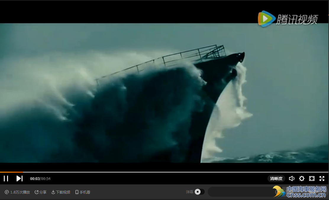 场面绝对震撼，暴风雨中穿行的军舰 ！【视频】