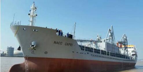 新乐造船7000吨级气动自卸式水泥船成功交付