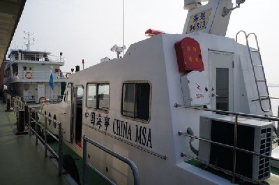 长江张家港通信处配合海事水上综合执法