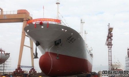东红船业一艘冷藏运输船“巨龙2”下水