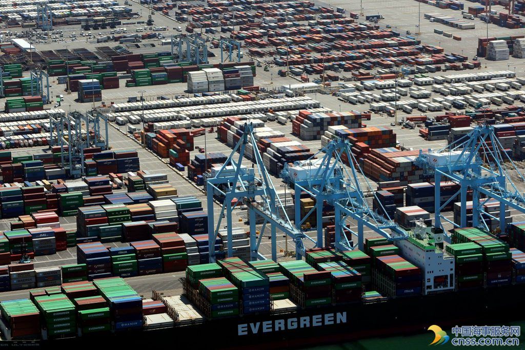 Holiday Shopping Raises Retail Imports at Top US Container Ports