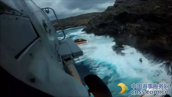 搁浅爱琴海|船舶倾角达45度！军方直升机大显身手！