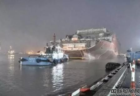 沪东中华“泛欧”号LNG船成功起浮